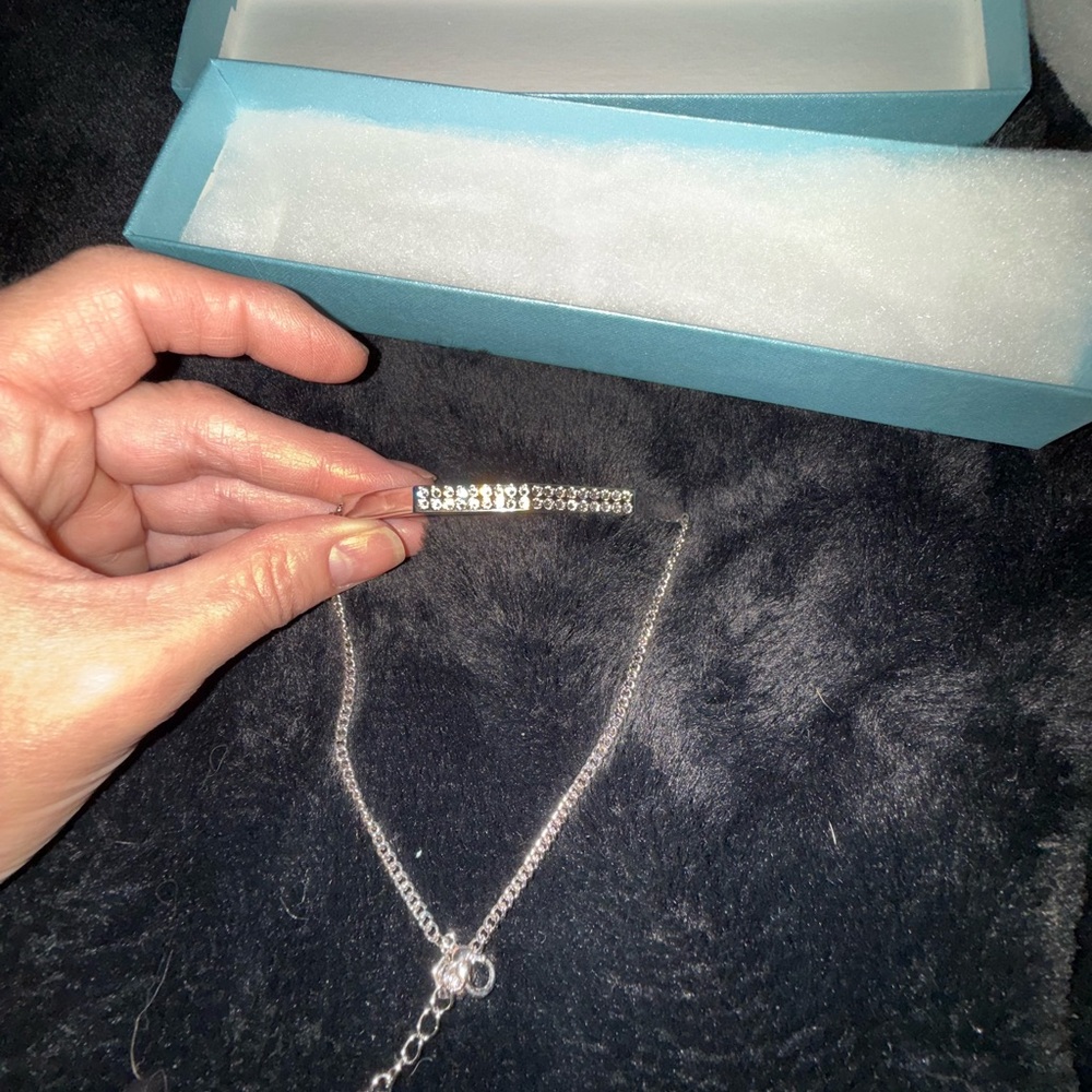 Elegant Silver Necklace with Crystal Accents